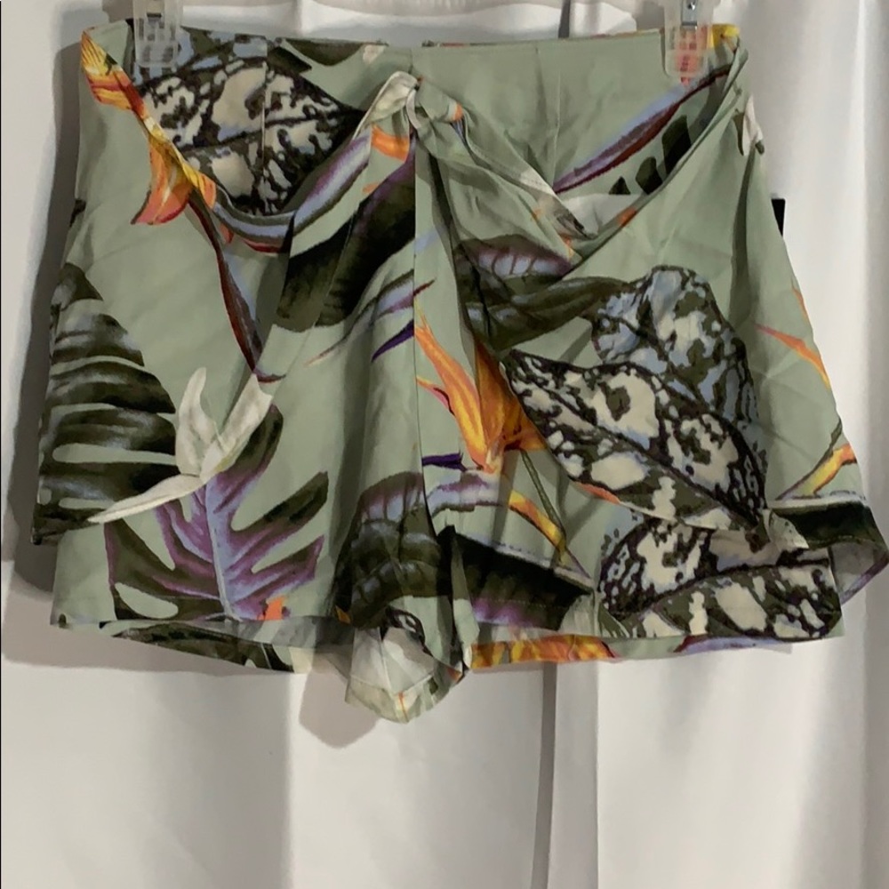Guess - Picture 5 of 8